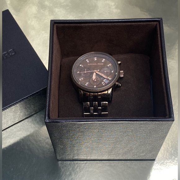 Michael Kors Brown Watch with Diamonds - Picture 2 of 9